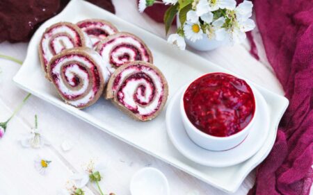 Rolat na tanjiru sa borovnicama