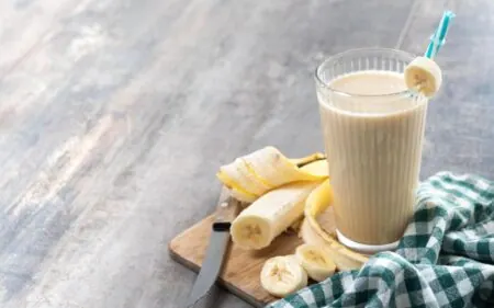 Banana–kikiriki puter proteinski shake