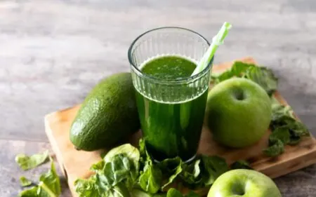 Zeleni detoks sa jabukom i limunom